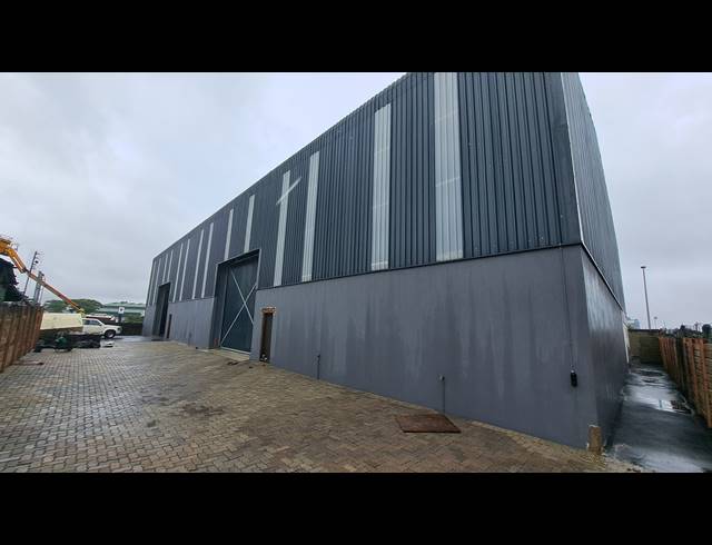 1,150M² WAREHOUSE TO LET IN ALTON